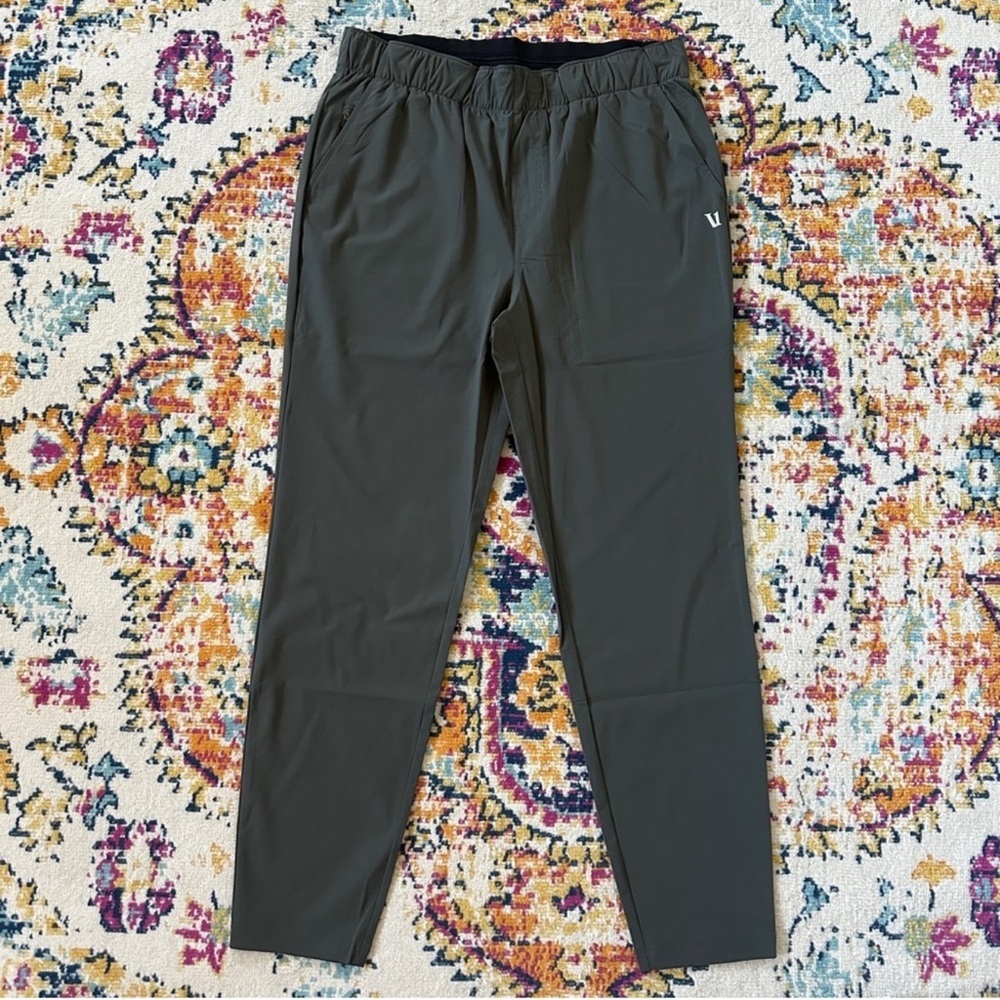 NWOT Vuori Fleet Tech Pants in Balsam Men’s Size L